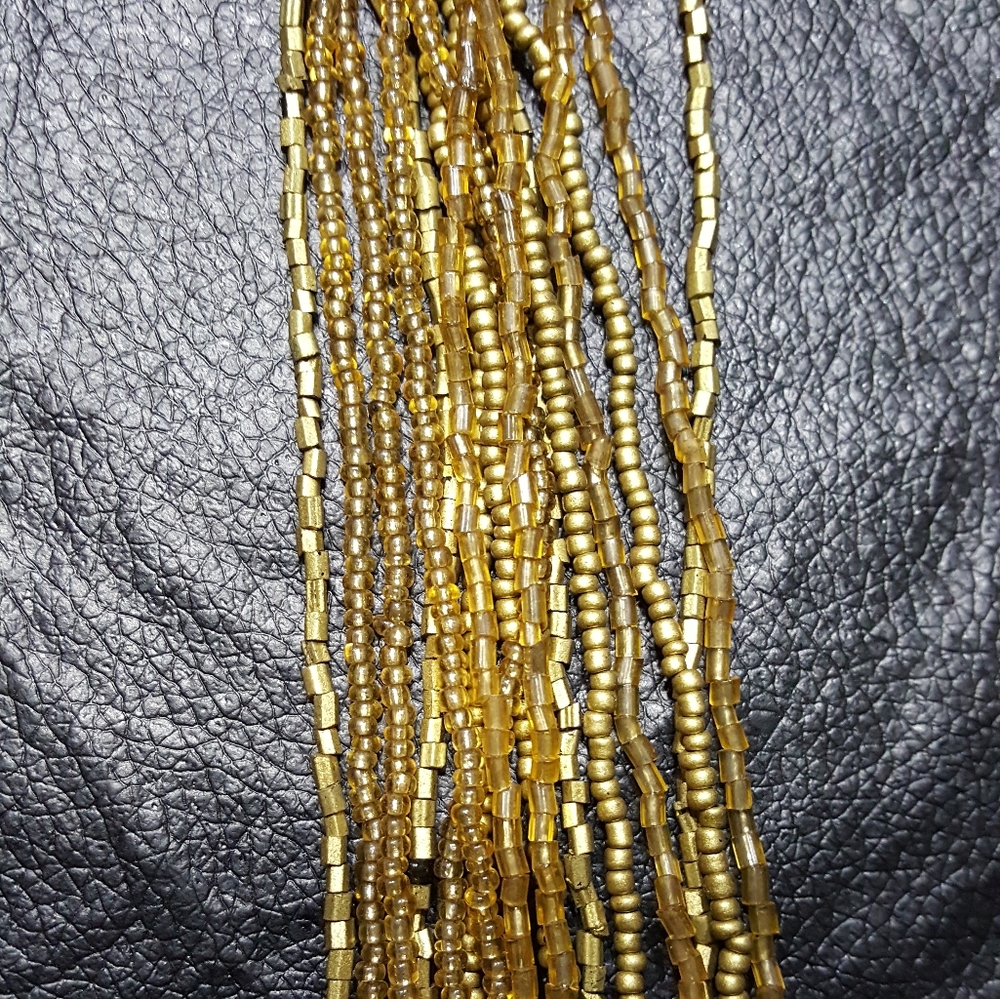 😁SOLD😁Vintage Glass Seed Bead Heishi Necklace - Picture 3 of 8
